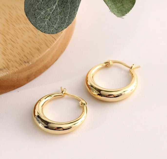 14K Gold Graduated Hoop Huggie Earring in 14K Yellow Gold Plated
